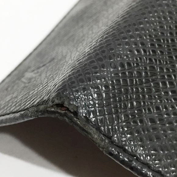 Louis Vuitton black taiga 6 key ring wallet - Picture 4 of 8